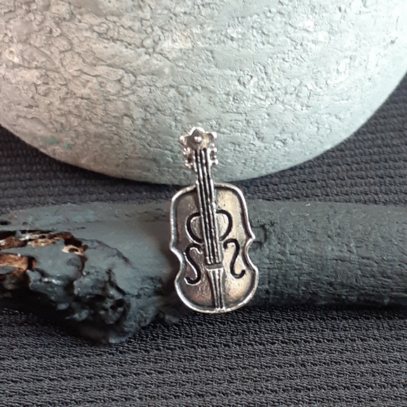 NWT!!! 💝 Silver fantasy GUITARS - Picture 4 of 4